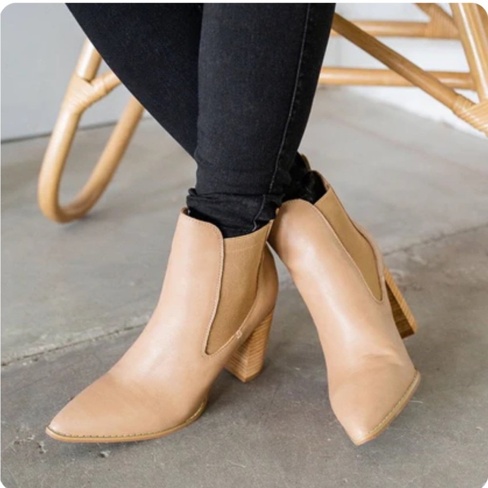 Oasis Society Esmee Booties - Latte
